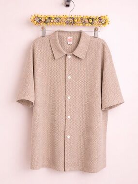 Casual Beige Short-Sleeve Button-Down Shirt - Relaxed Knit